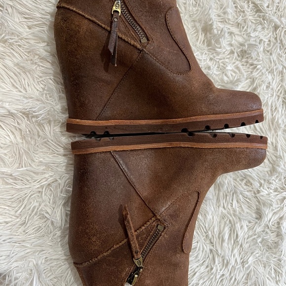 Ugg Myrna Chestnut Wedges Boots - size 6.5 - Picture 7 of 10